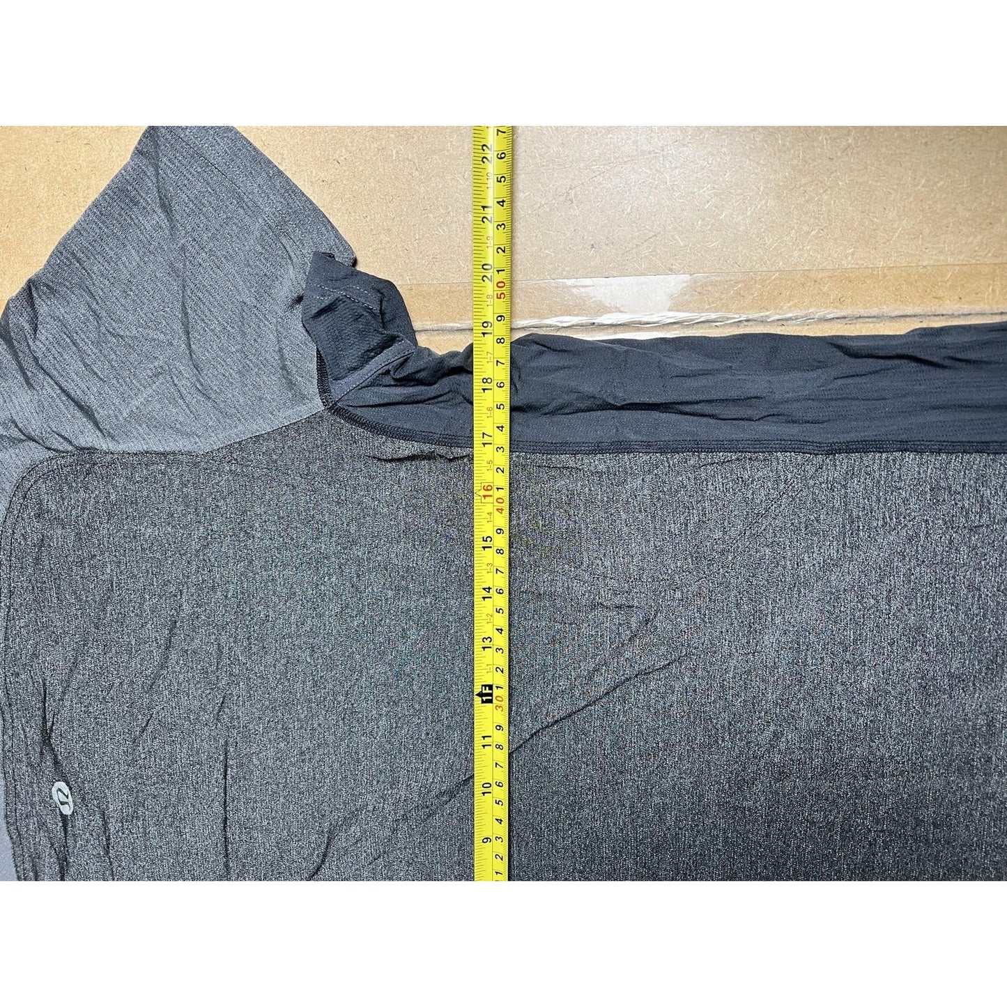 Lululemon Shirt Mens M Gray Polyester Blend Athletic Moisture Wicking Tagless