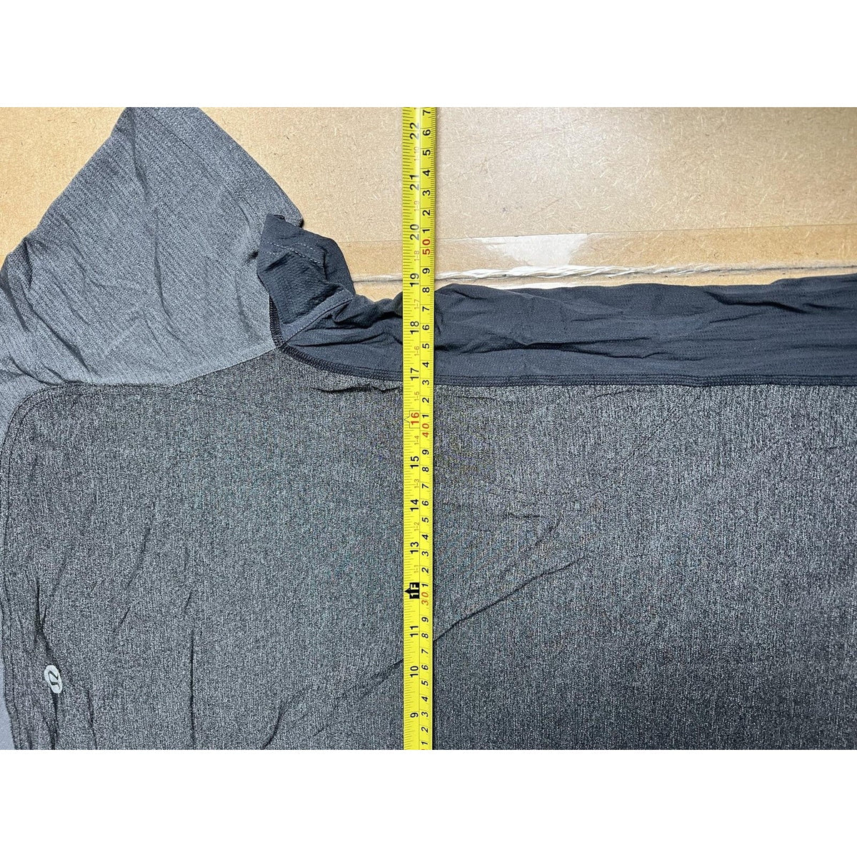 Lululemon Shirt Mens M Gray Polyester Blend Athletic Moisture Wicking Tagless