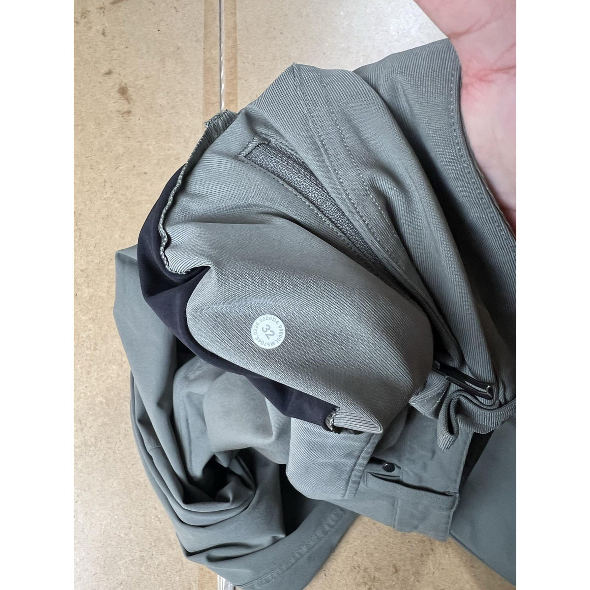 Lululemon Mens 30x32 Green Chino Slim Tapered Microfiber Stretch Comfort Pockets