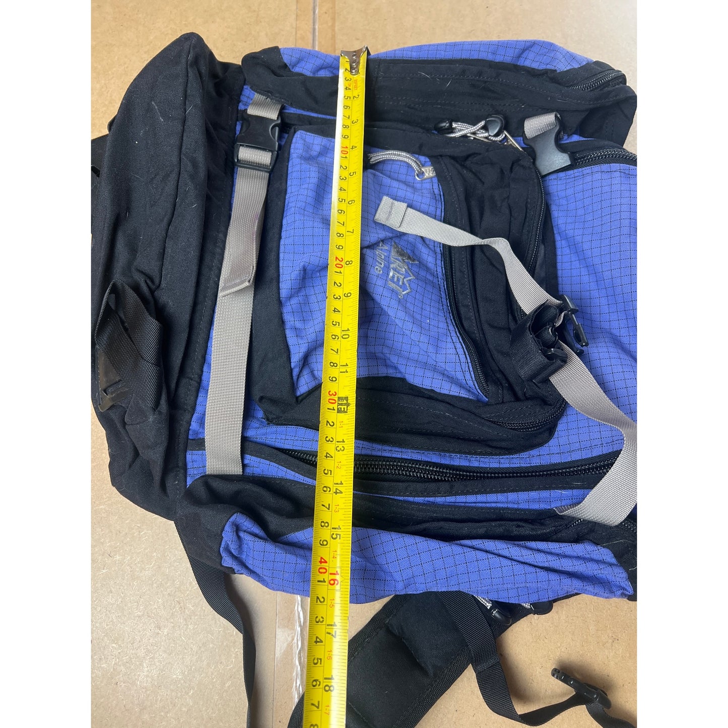 REI Alpine Hiking Backpack Blue Black Nylon Padded Hip Belt Mens One Size Travel