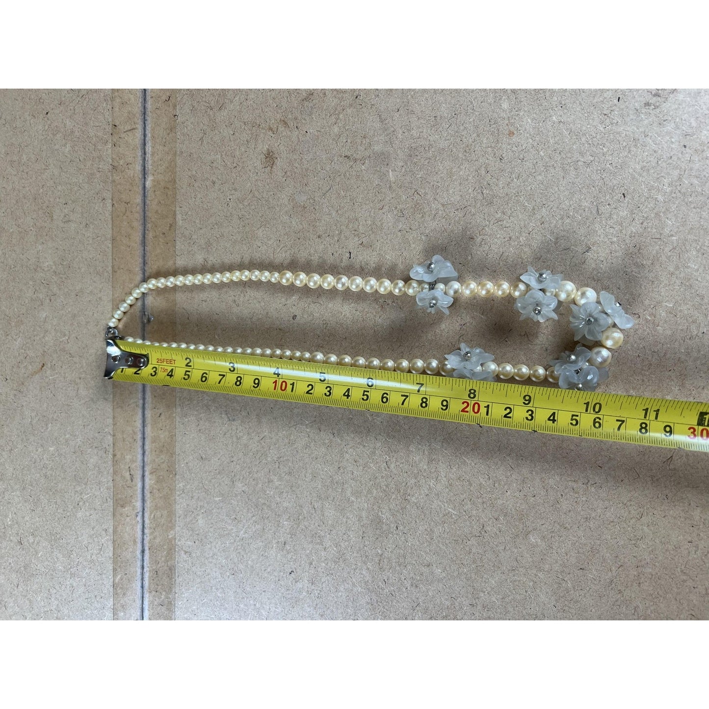 White acrylic faux pearl necklace with frosted acrylic flower accents