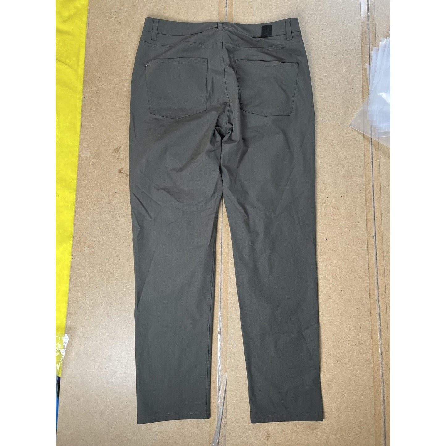 Vuori Pants Mens 32x32 Green Chino Slim Tapered Microfiber Polyester Casual