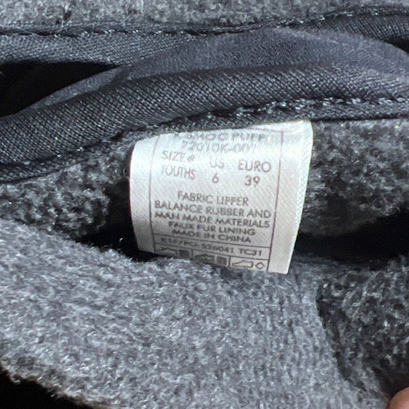 BOGS Black Youth Size 6 Lined Mud/Snow Boots