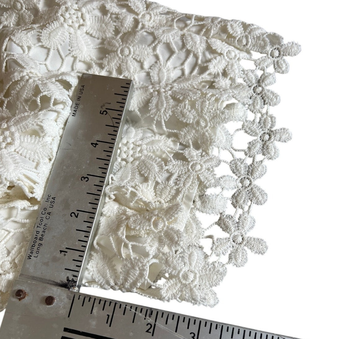 Hollister White Floral Lace Crotchet Women Shorts Size 00