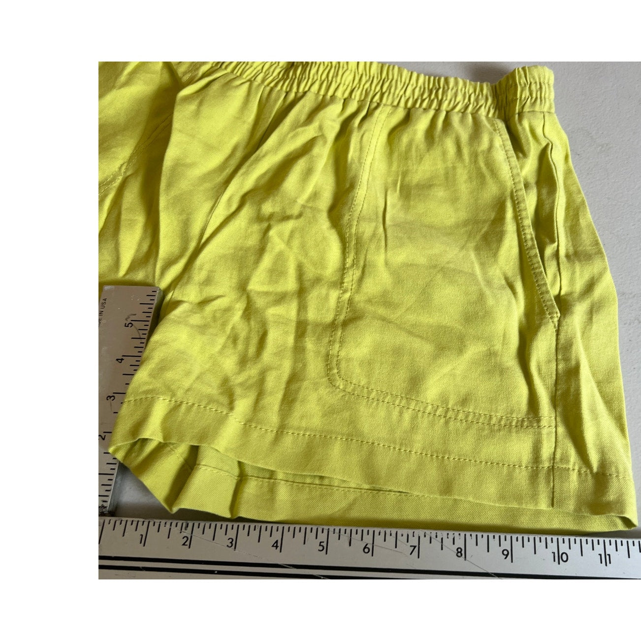 BCBGMAXAZRIA Women Stretchable Yellow Shorts *Dimensions In Pictures*