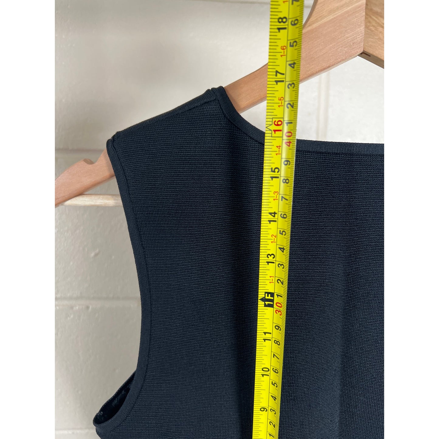 A.L.C. Small Black Sleeveless Cropped Shell Top