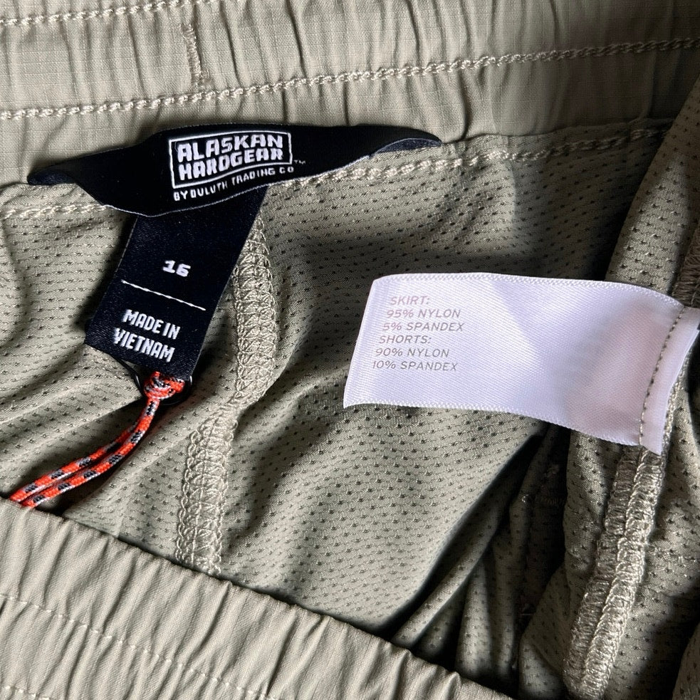 Alaskan Hardgear Access Point NWT Pull On Shorts Nylon Size 16