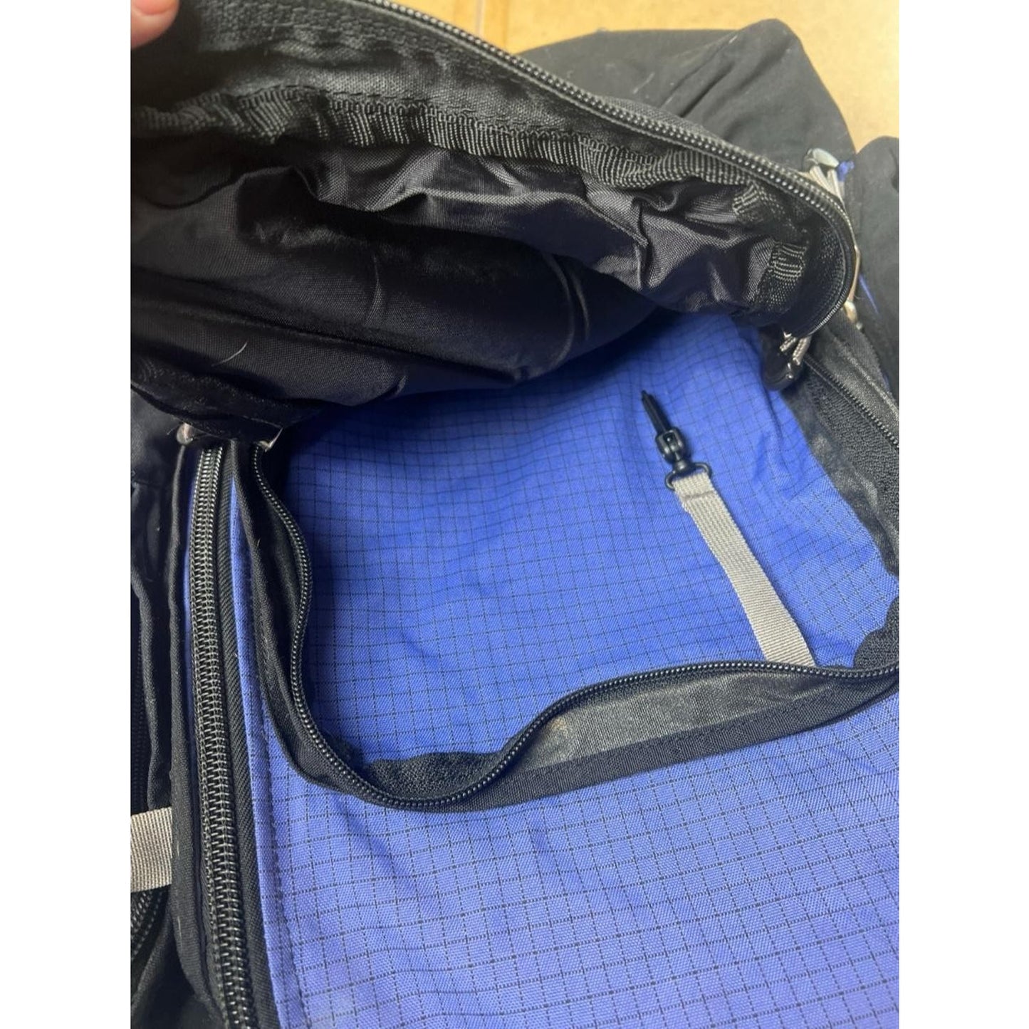 REI Alpine Hiking Backpack Blue Black Nylon Padded Hip Belt Mens One Size Travel