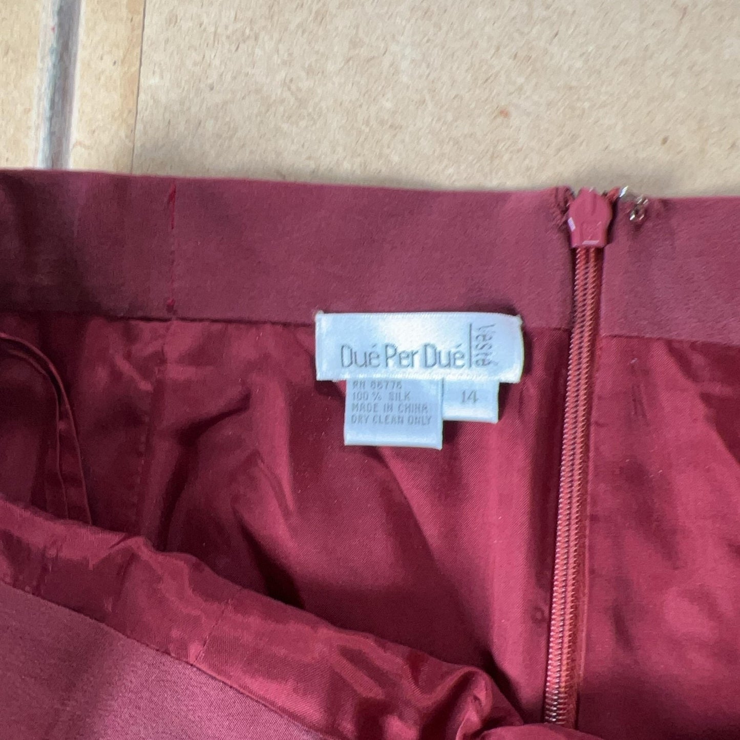 Due Per Due Cardigan Womens 14 Red Silk Lined Collared Pockets Button Business