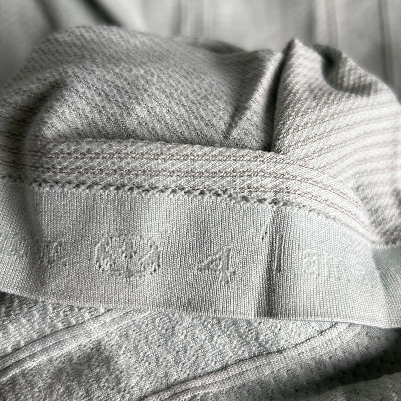 Lululemon Swiftly Tech Long Sleeve Shirt Seamless Women's Size 4