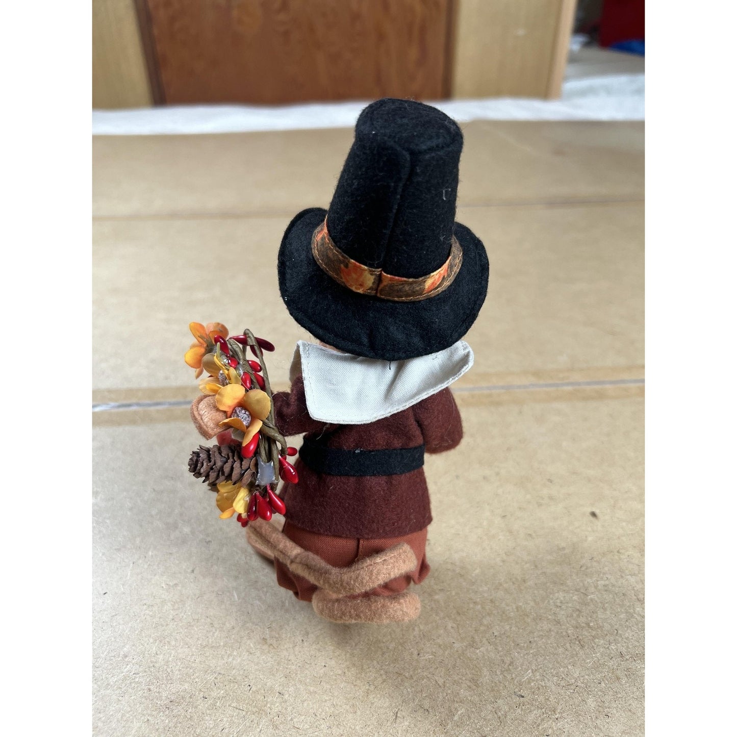 Pilgrim Mouse Felt Figurine Thanksgiving Decor Holding Fall Wreath Holiday