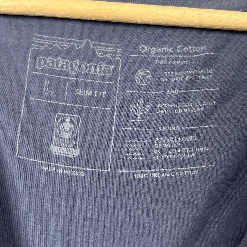 Patagonia large Women's Top Organic Cotton Slim Fit Flying Fish