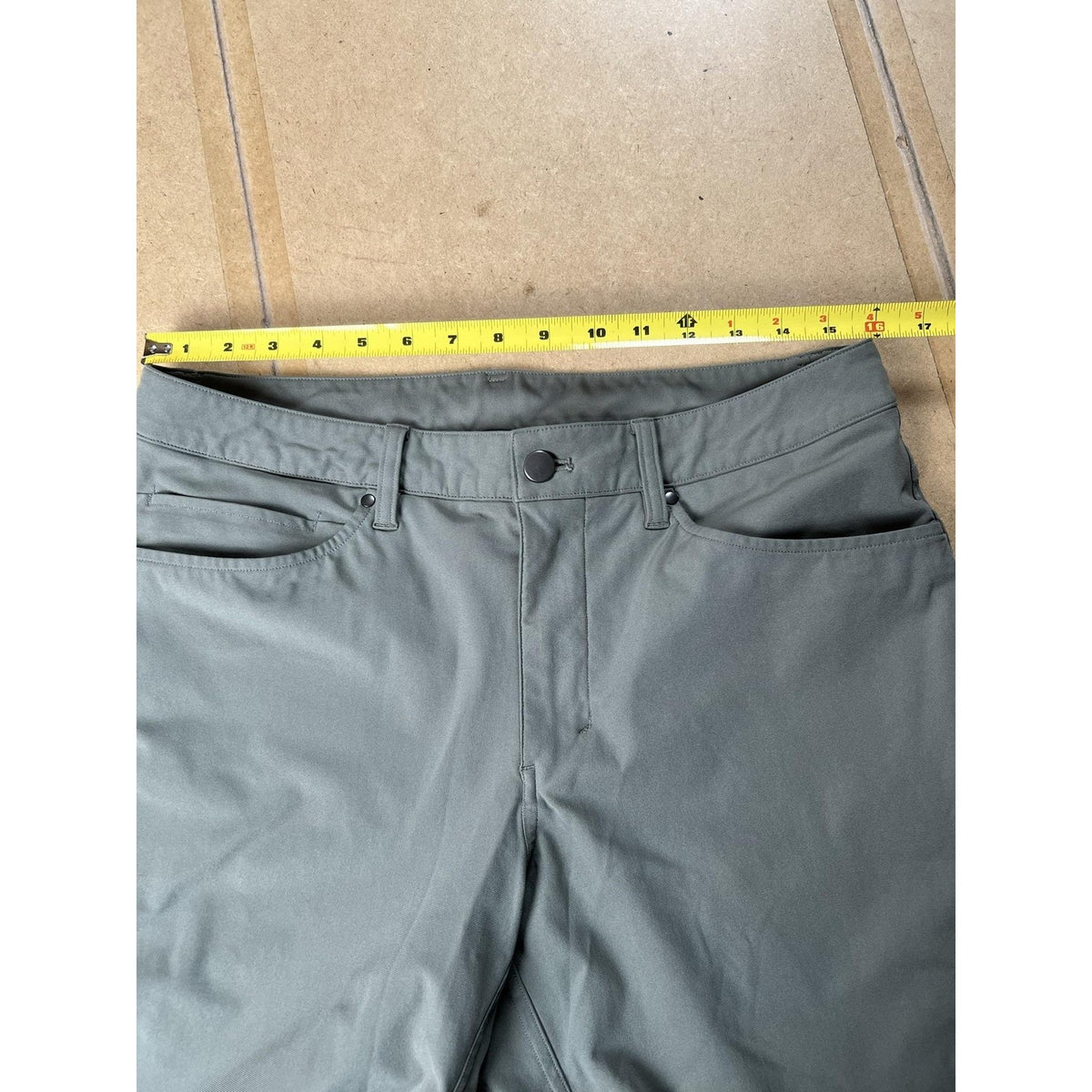 Lululemon Mens 30x32 Green Chino Slim Tapered Microfiber Stretch Comfort Pockets