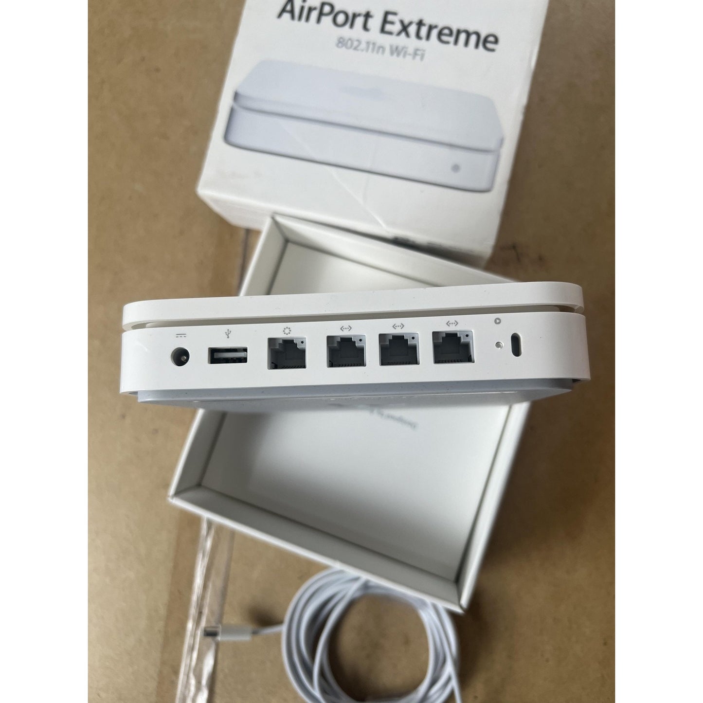 Apple AirPort Extreme Desktop Wi-Fi Router 802.11n White A1408 GigE USB