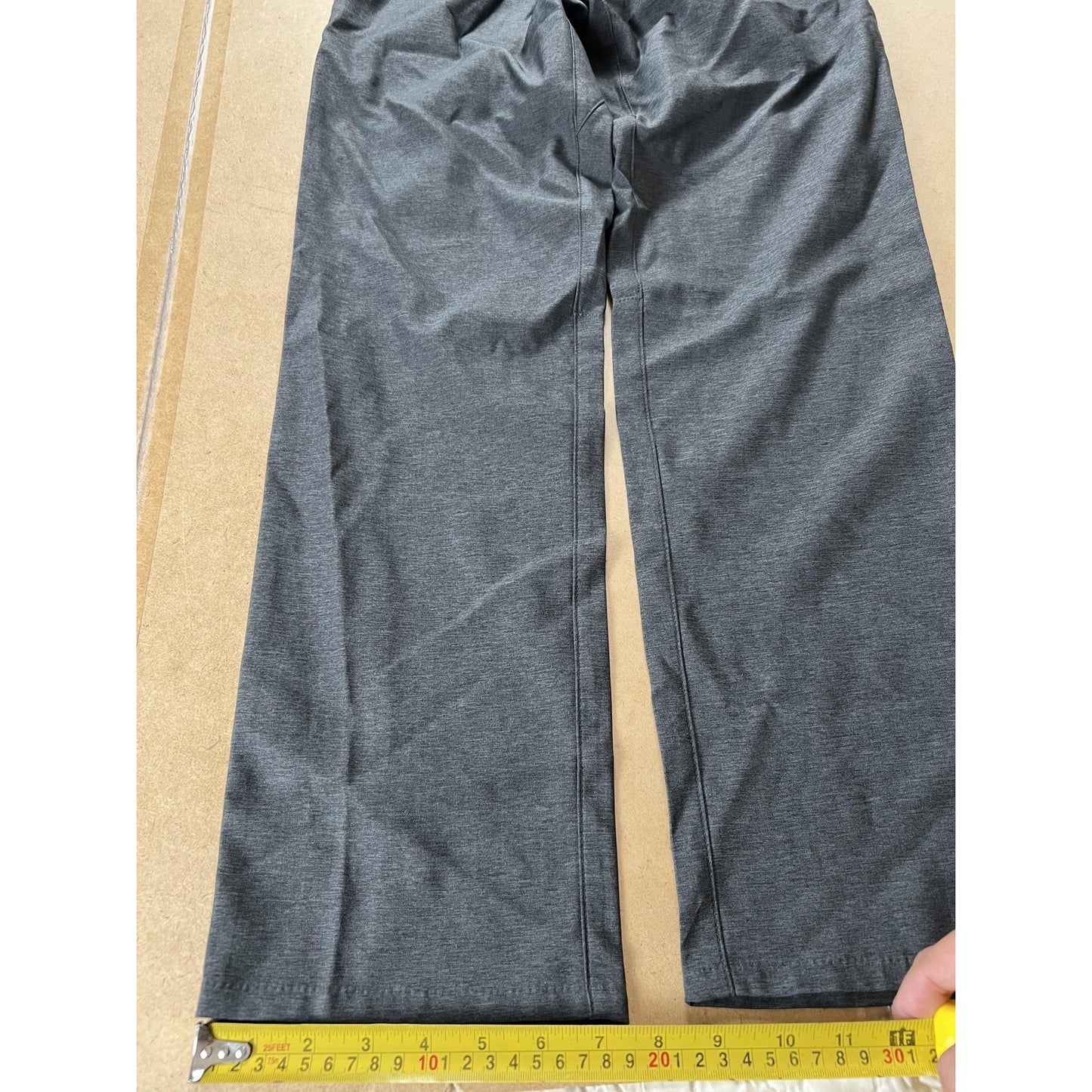 Haggar Mens 29 Gray Chino Athletic Straight Flat Front Stretch H26 Move