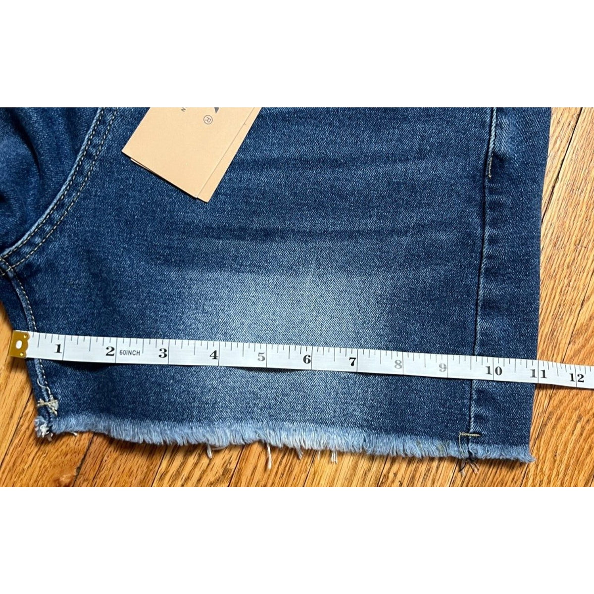 Genleck Shorts NWT Women Size 10 Light Blue Denim Zip Cut Off