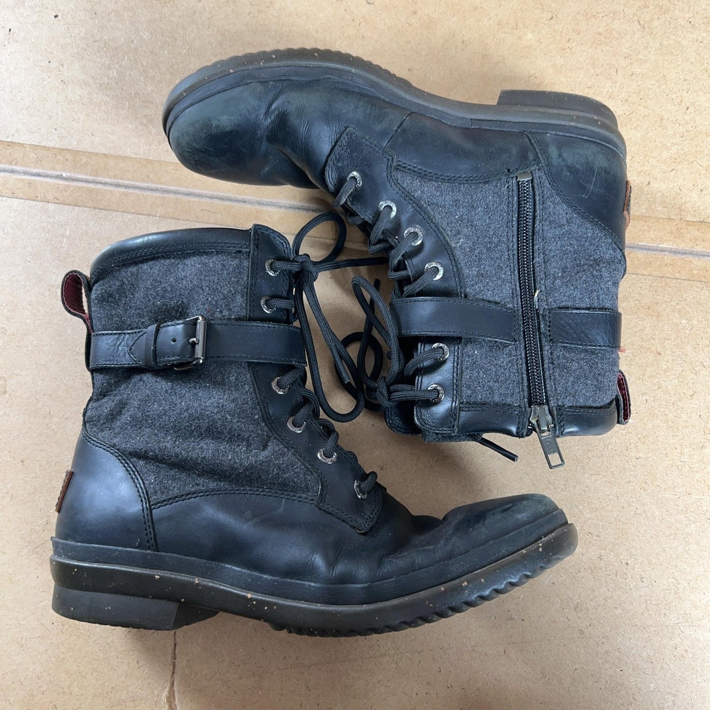 UGG Boot Womens Size 8.5 Black Leather Combat Wool Lined Zip Lace Up 1005264