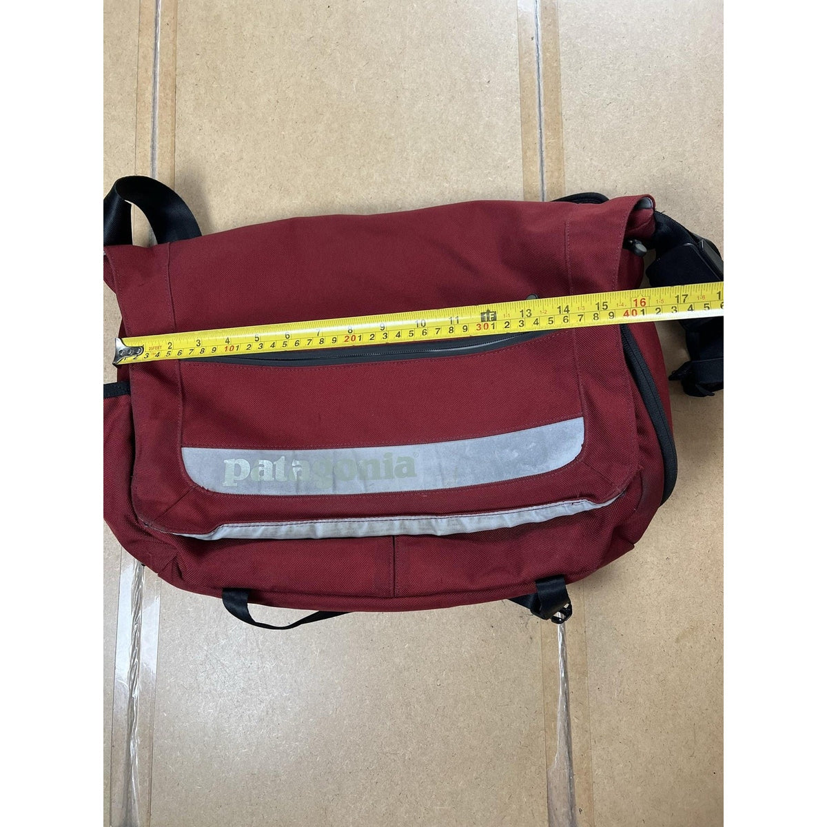 Patagonia Messenger Bag Mens Medium Red Canvas Lined Adjustable Padded