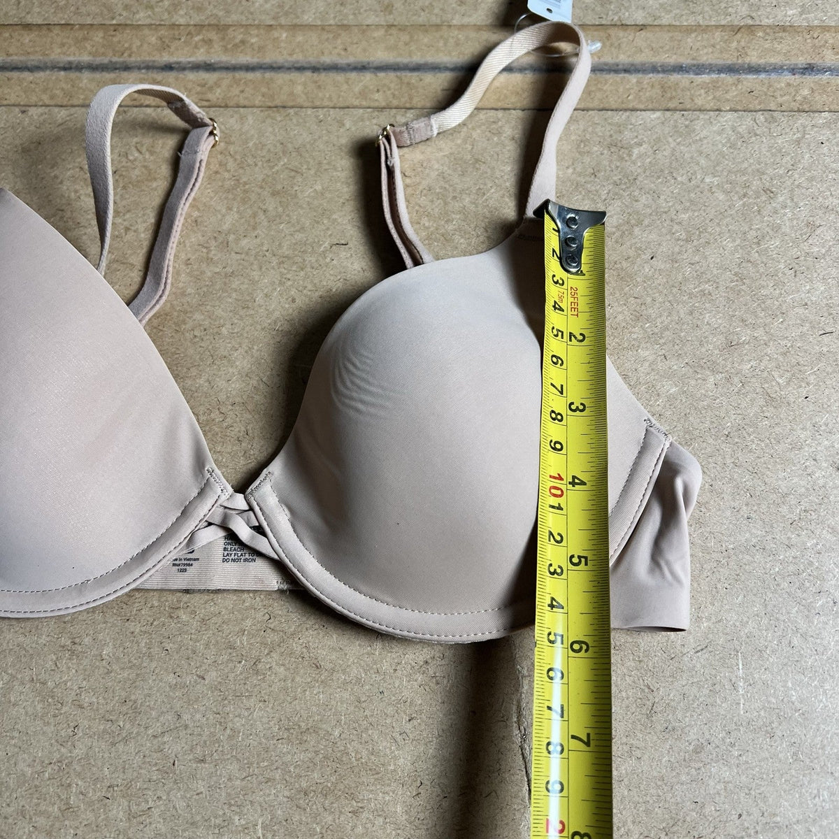 Soma Bra Womens 32B Beige T-Shirt Lightly Lined Plunge Molded Underwired Stretch