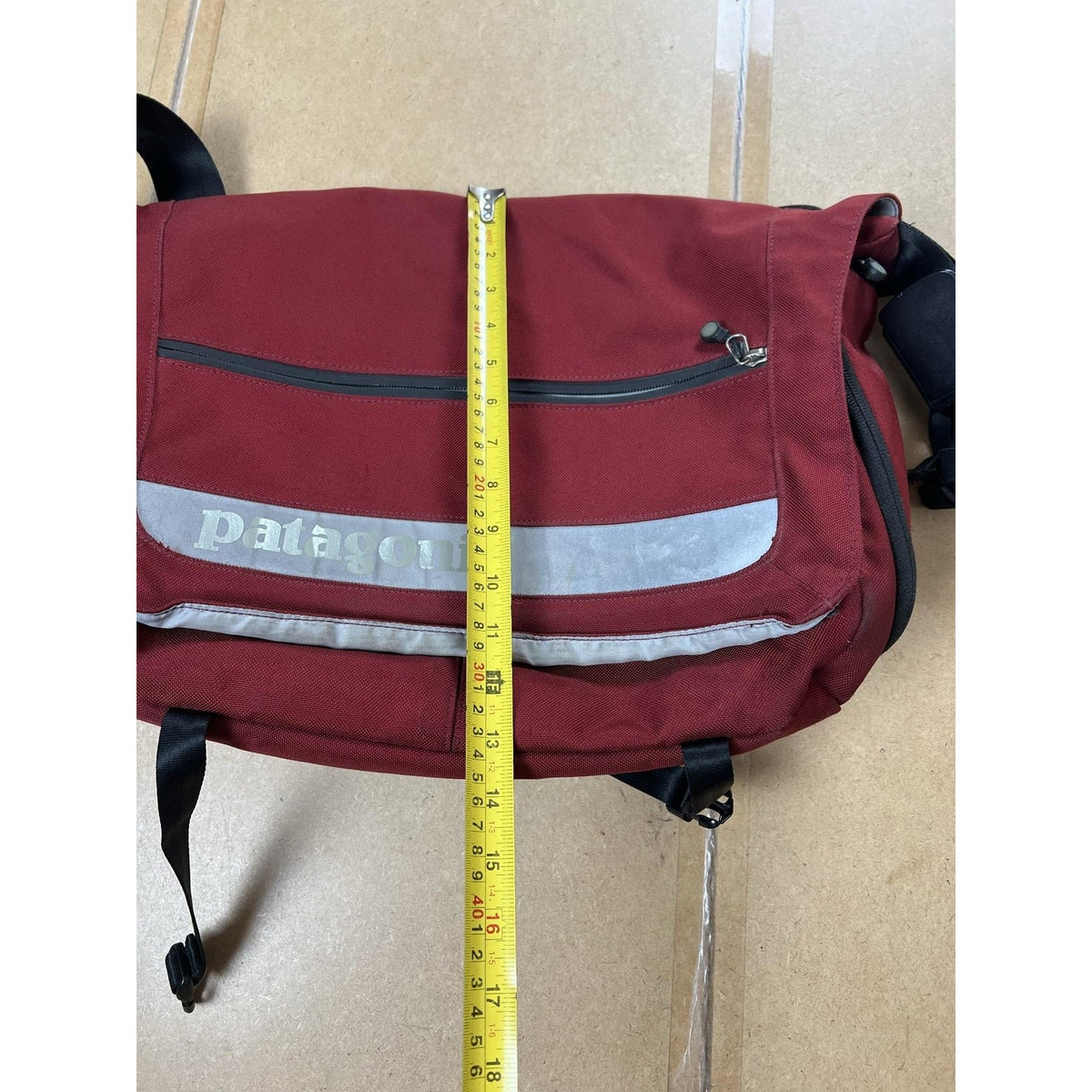 Patagonia Messenger Bag Mens Medium Red Canvas Lined Adjustable Padded