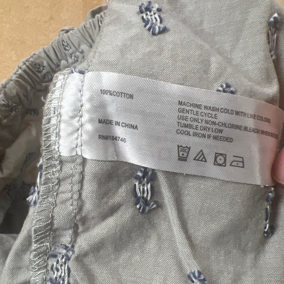 Mountain And Isles Women Gray Shorts Size XL