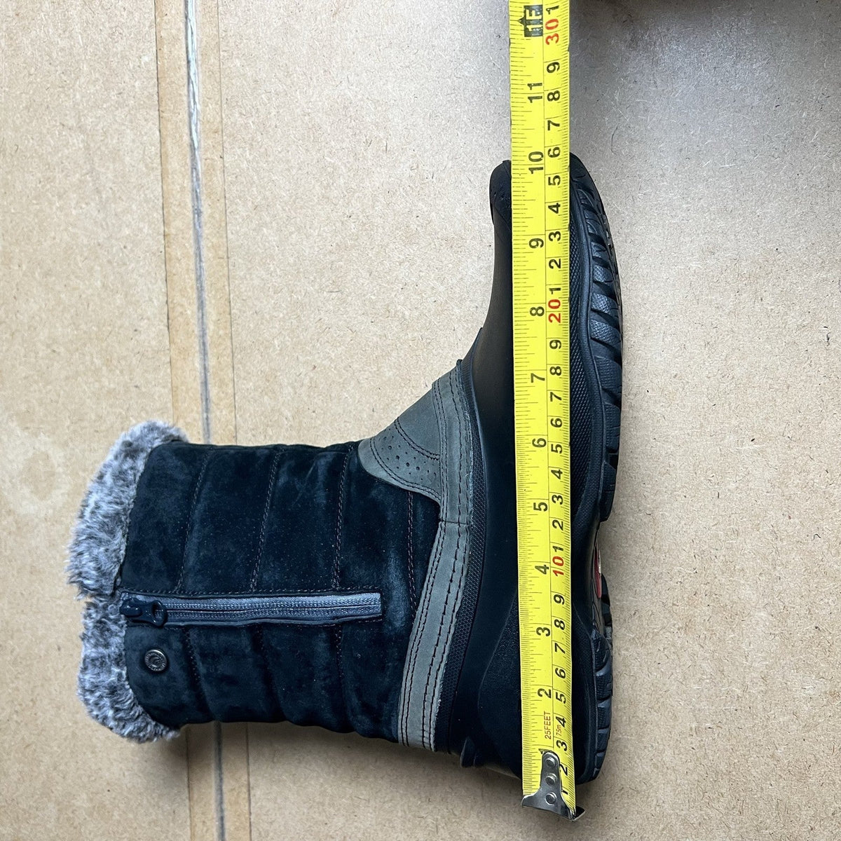 The North Face Boot Womens Size 9.5 Black Suede Faux Fur Lined Snow Zip NF0A32YH