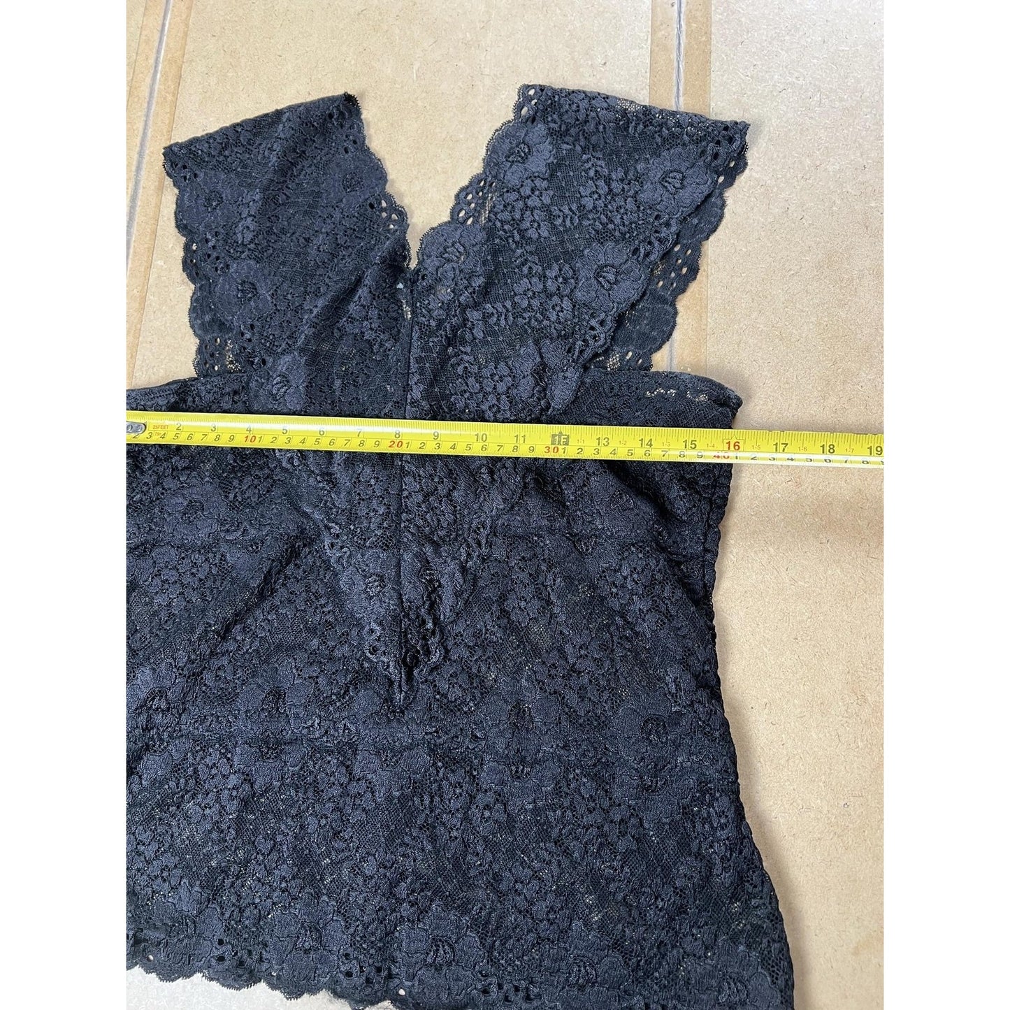 Banana Republic Tank Womens L Black Lace V-Neck Floral Lightweight Camisole
