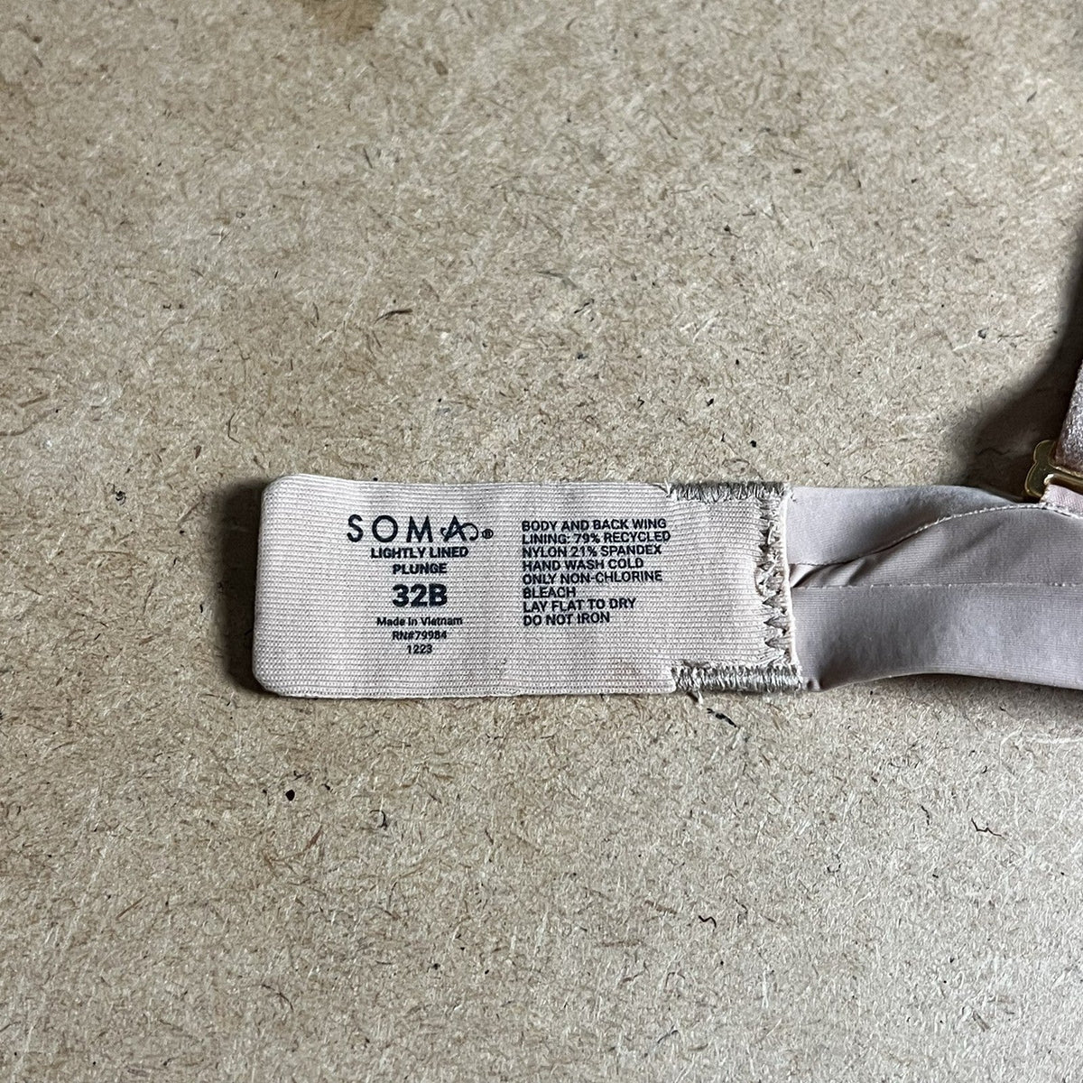 Soma Bra Womens 32B Beige T-Shirt Lightly Lined Plunge Molded Underwired Stretch