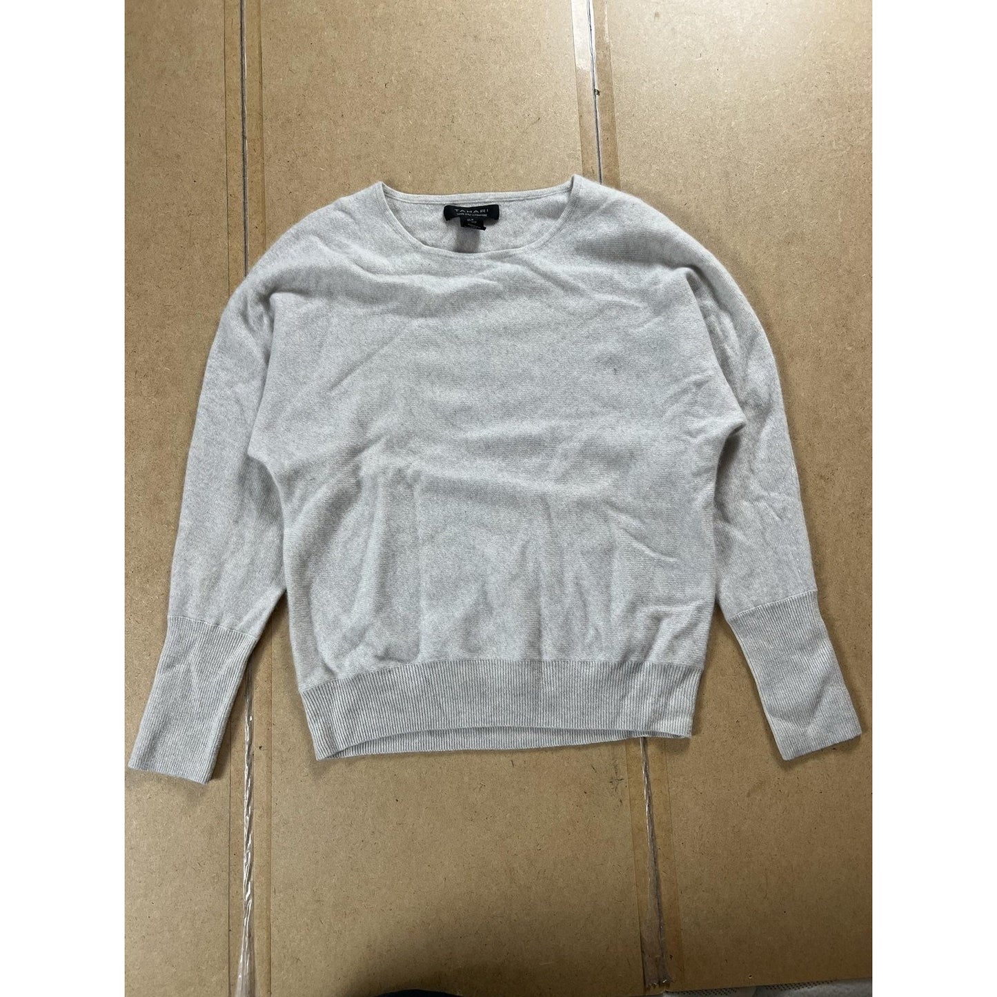 Tahari T-Shirt Womens M Gray Crew Neck Long Sleeve 100% Cashmere Knit Pullover