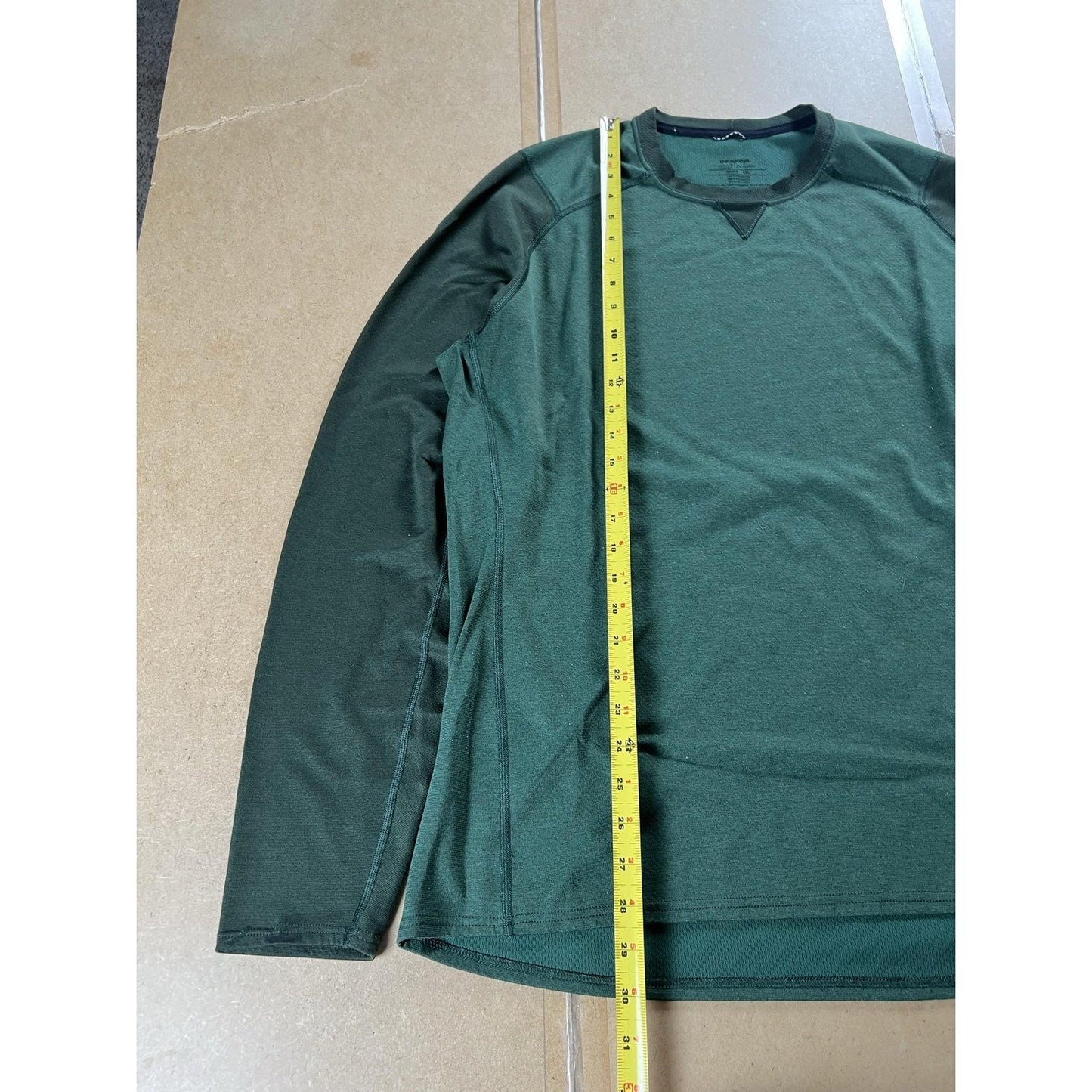 Patagonia Shirt Mens M Green Tagless Moisture Wicking Long Sleeve Crew Neck