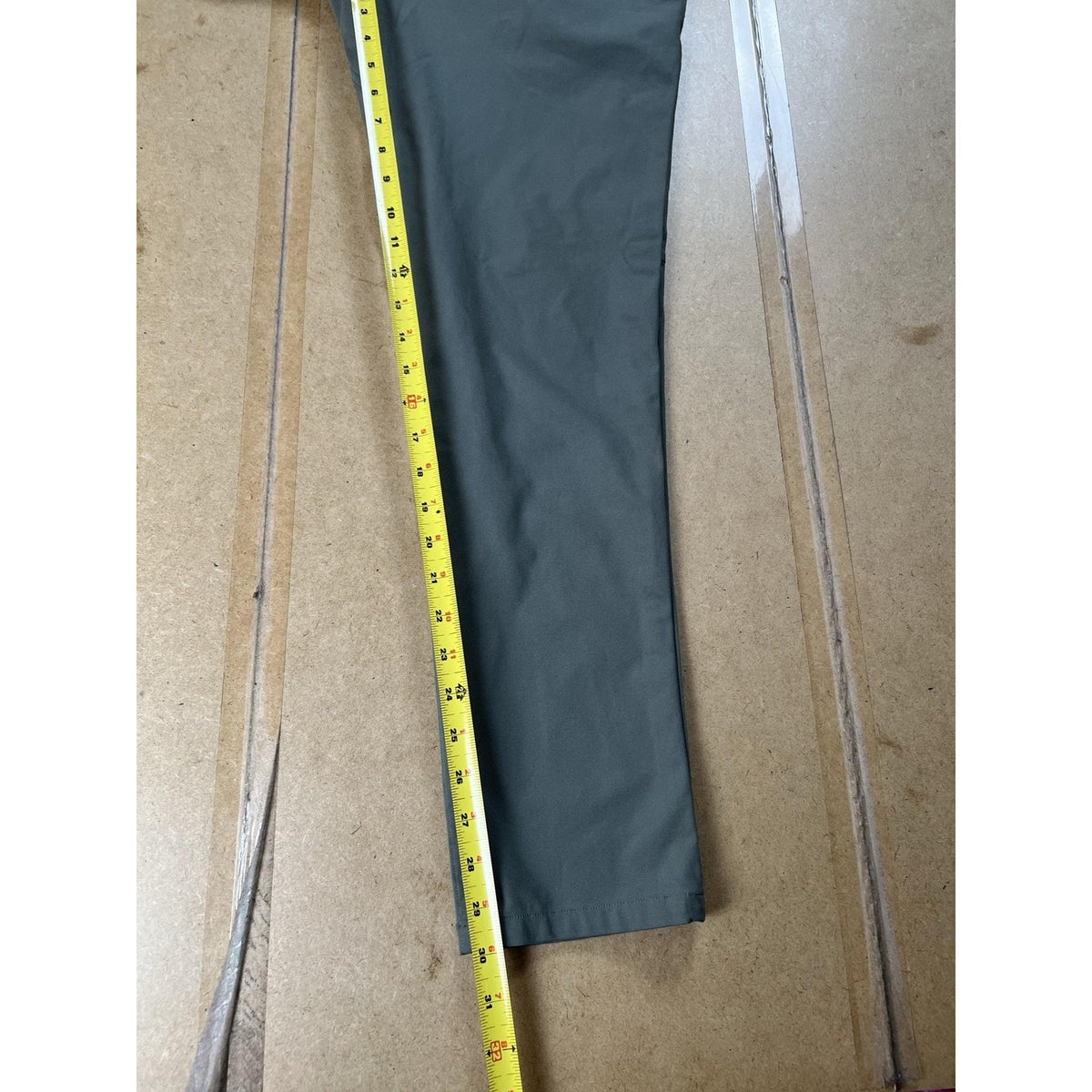 Lululemon Mens 30x32 Green Chino Slim Tapered Microfiber Stretch Comfort Pockets