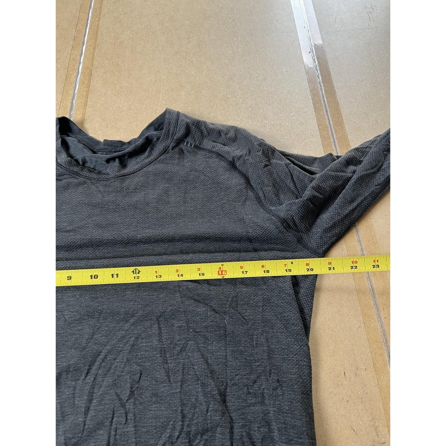 Lululemon Shirt Mens L Gray Long Sleeve Crew Neck Athletic Tagless Breathable
