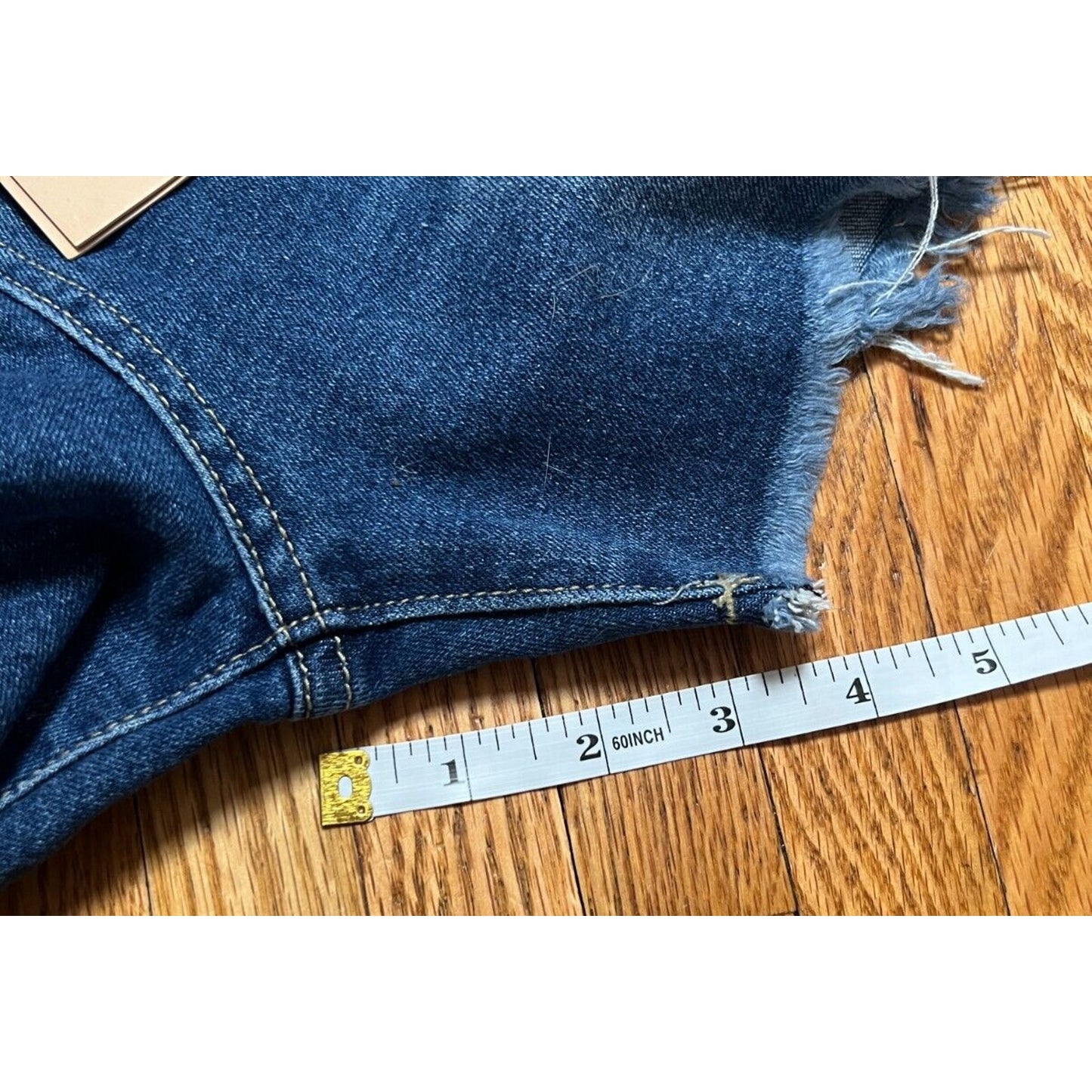 Genleck Shorts NWT Women Size 10 Light Blue Denim Zip Cut Off