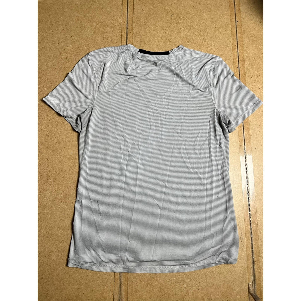 Lululemon Shirt Mens L Gray Striped Lightweight Crew Neck Athletic Running