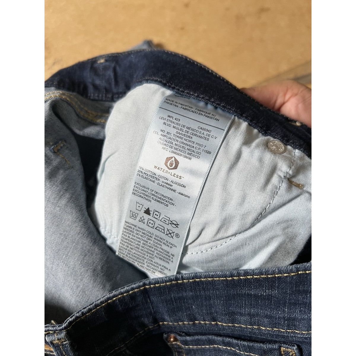 Signature By Levi Strauss Pants Womens 18 Blue Cropped Capri Slim Cuffed Stretch