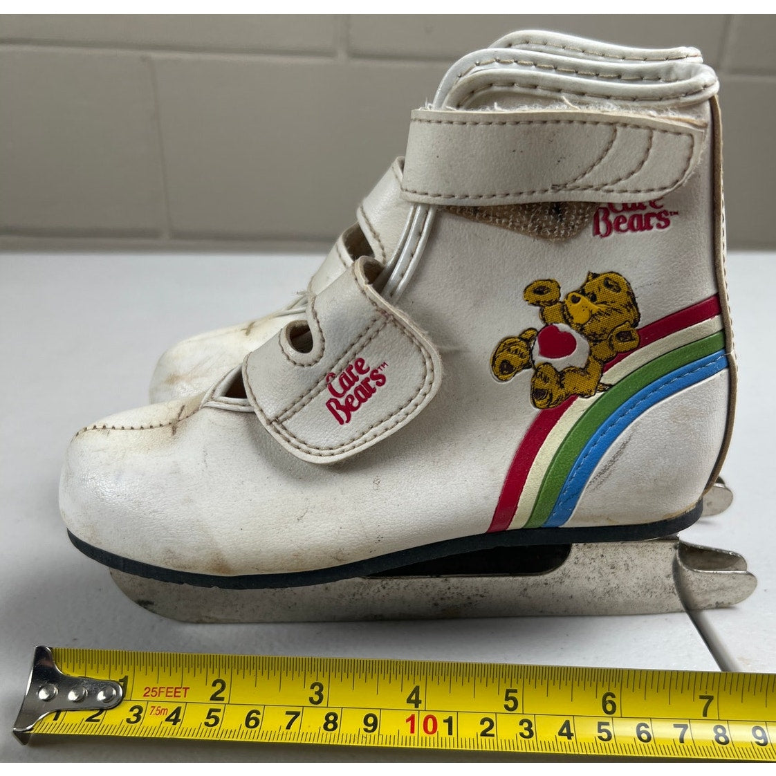 1983 Care Bear Kid Ice Skates White Size 11J Rainbow Style Youth