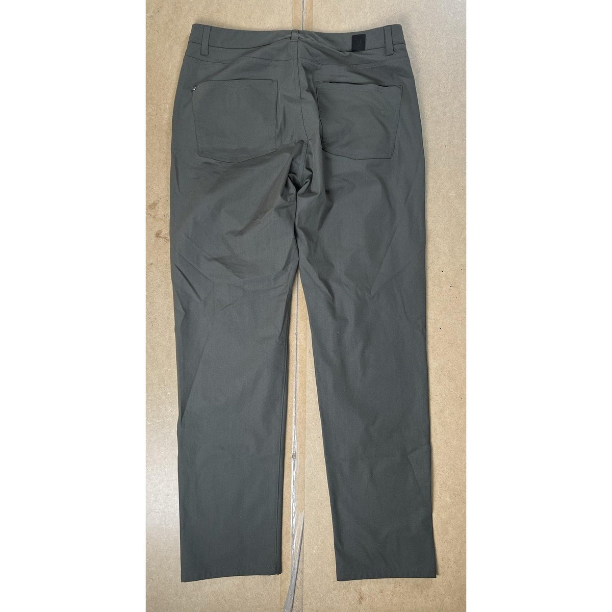 Vuori Pants Mens 32x32 Green Chino Slim Tapered Microfiber Polyester Casual