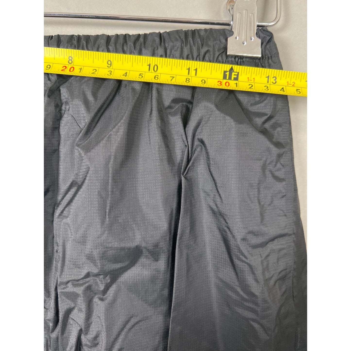 Columbia Titanium Large 100% nylon Omni-shield Water Resistant Ski Pants