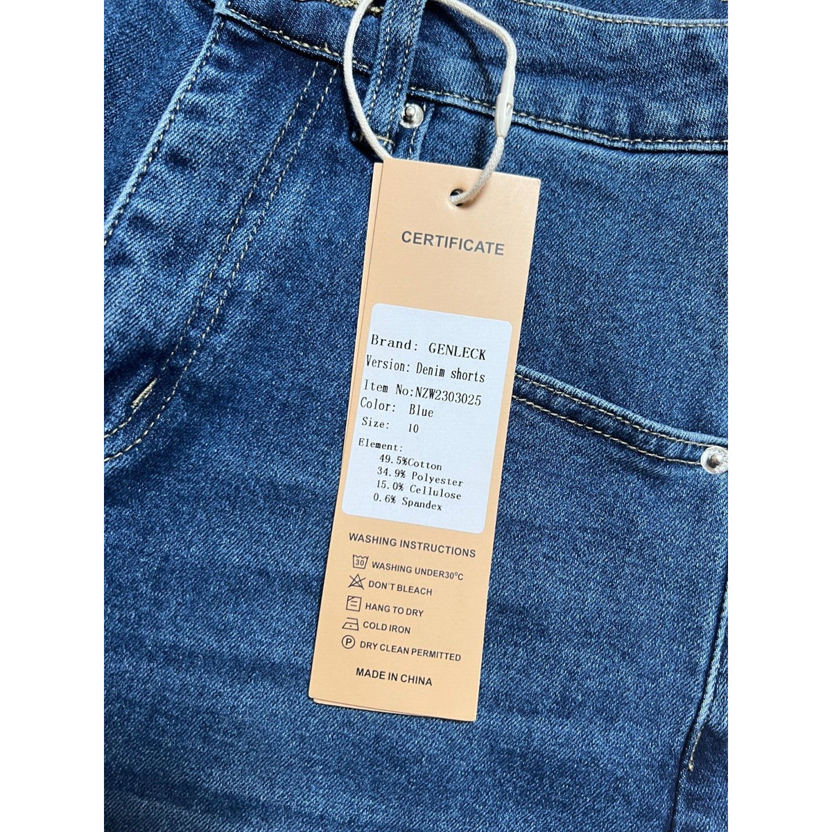 Genleck Shorts NWT Women Size 10 Light Blue Denim Zip Cut Off
