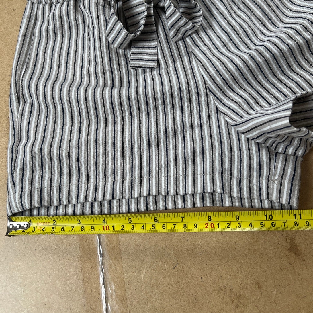 Pull & Bear Women Black And White Short Size S