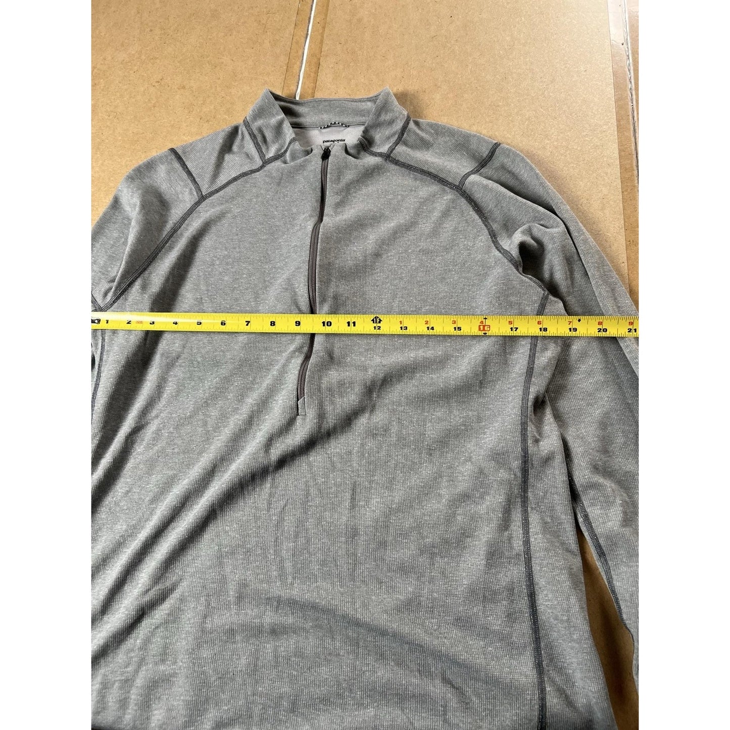 Patagonia Shirt Mens L Gray Mock Neck 1/2 Zip Lightweight Polyester Breathable