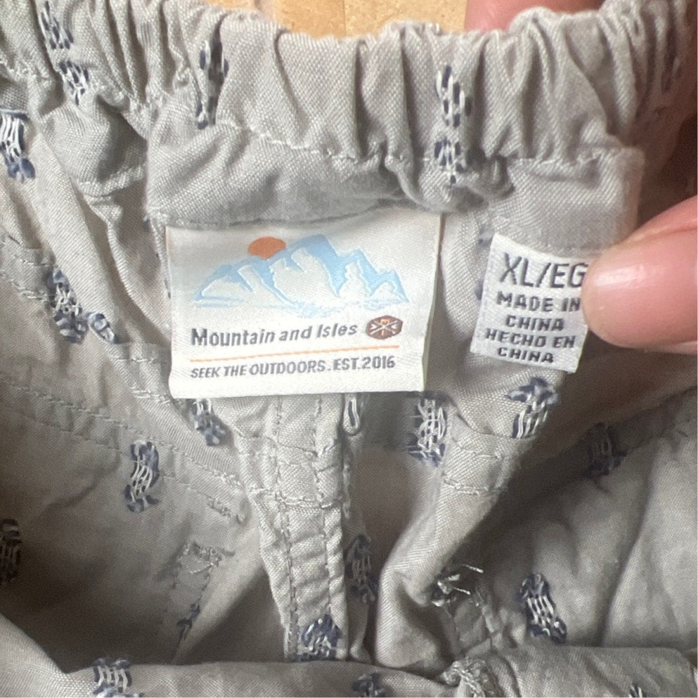 Mountain And Isles Women Gray Shorts Size XL