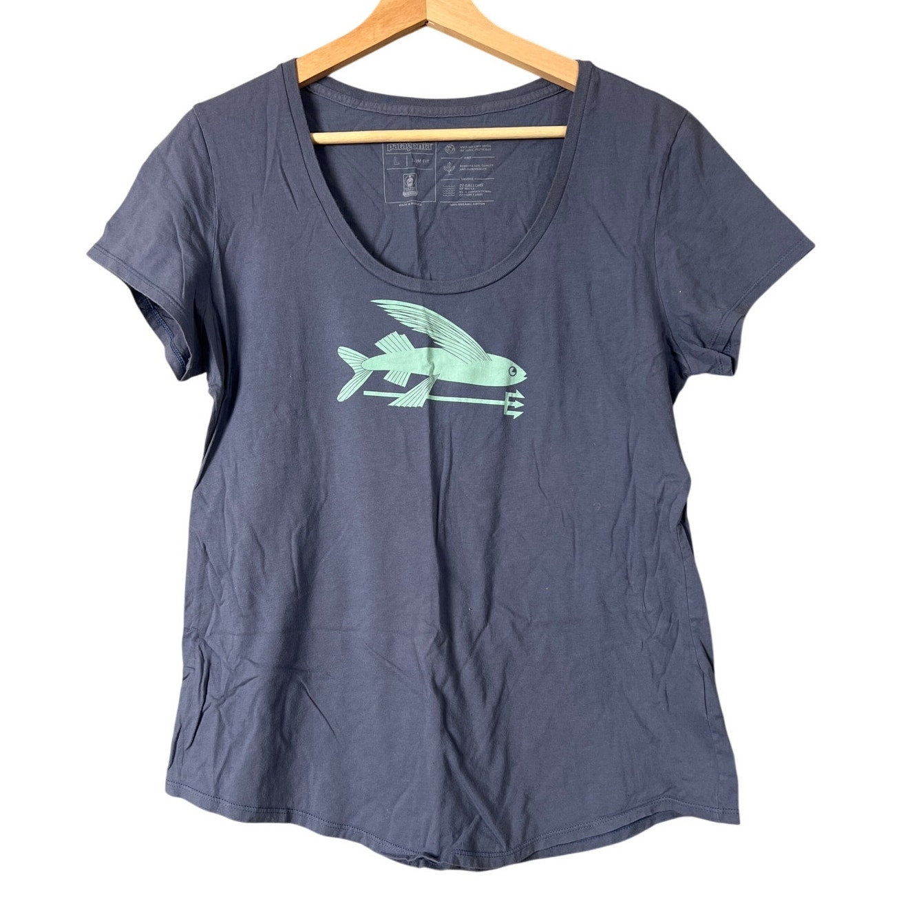 Patagonia large Women's Top Organic Cotton Slim Fit Flying Fish