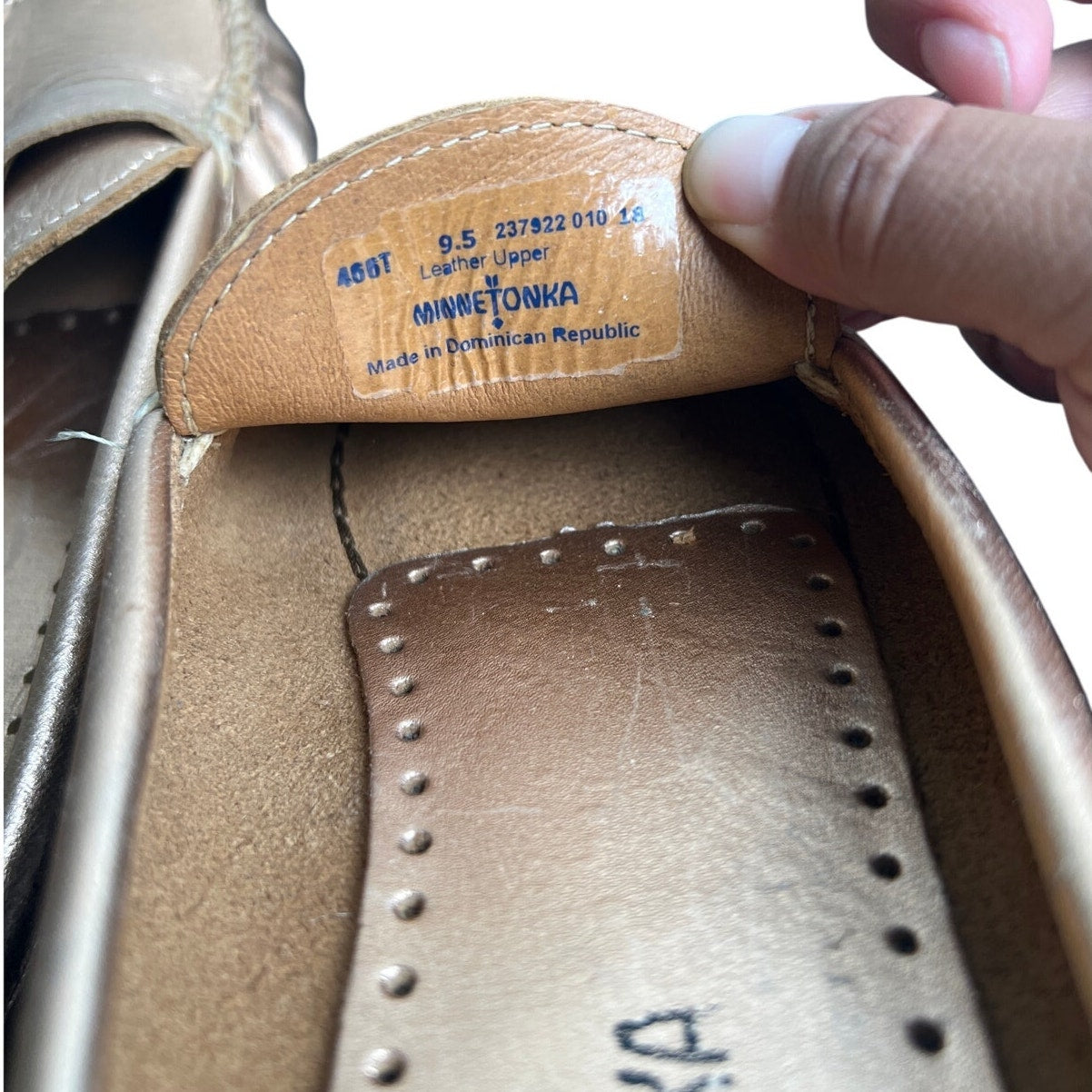 Minnetonka Gold Leather Upper Kate Mule Women's Size 9.5