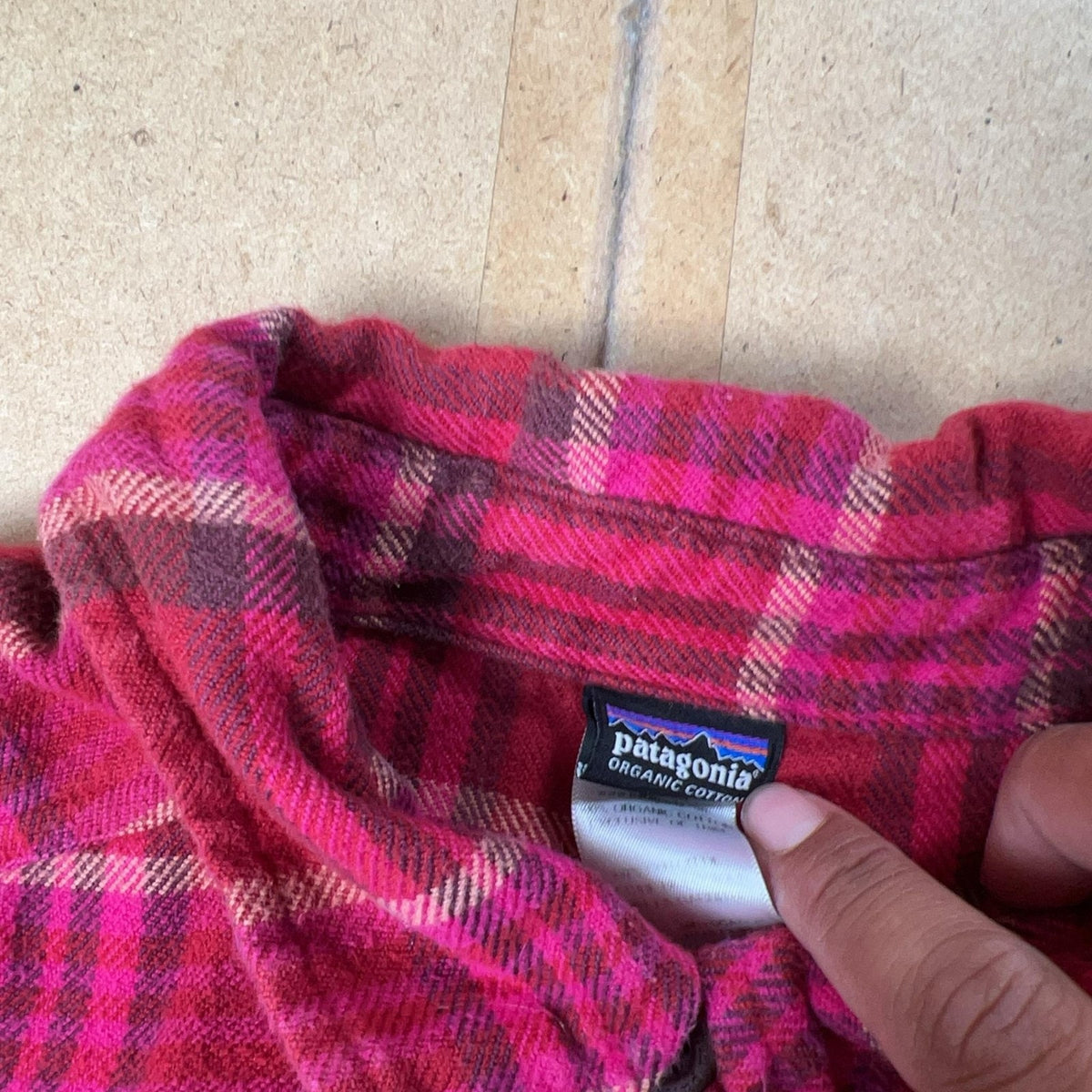 Patagonia Womens 6 Red Pink Plaid Organic Cotton Button Front Flannel Shirt