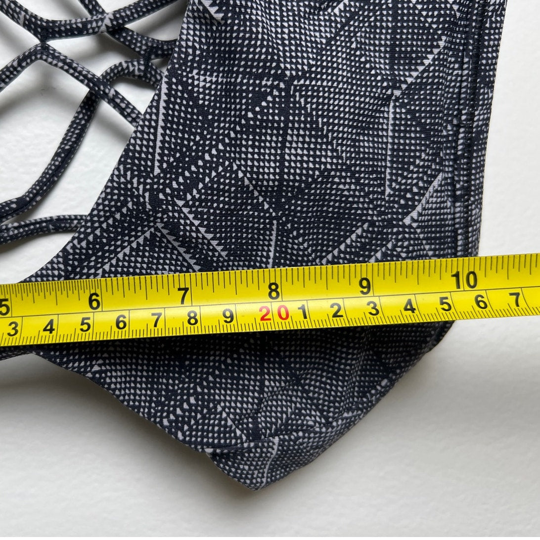 Lululemon Free To Be Zen Bra Women's 2 Black White Geometric Formation Athletic