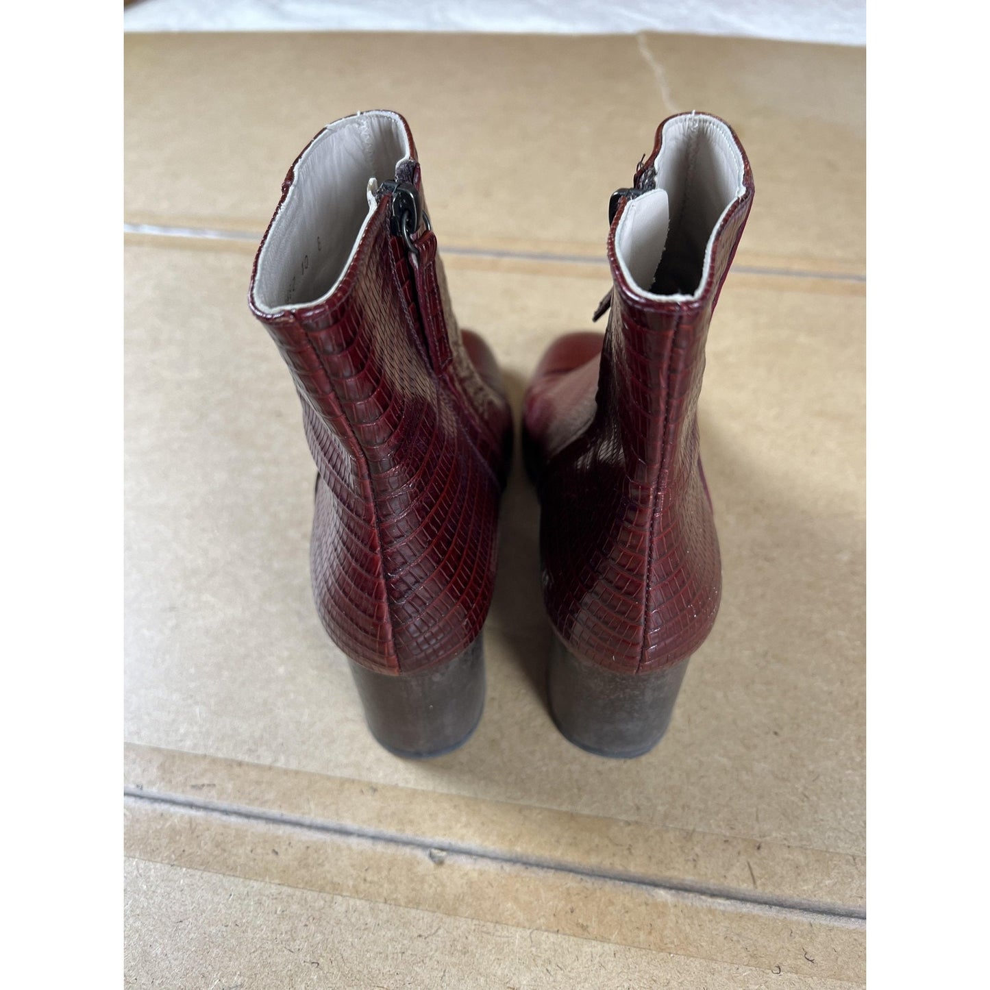 Freda Salvador Boot Womens Size 10 Red Croc Embossed Leather Bootie Lined Zip