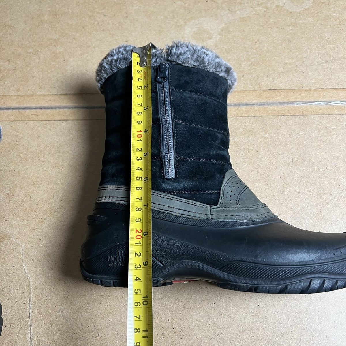 The North Face Boot Womens Size 9.5 Black Suede Faux Fur Lined Snow Zip NF0A32YH