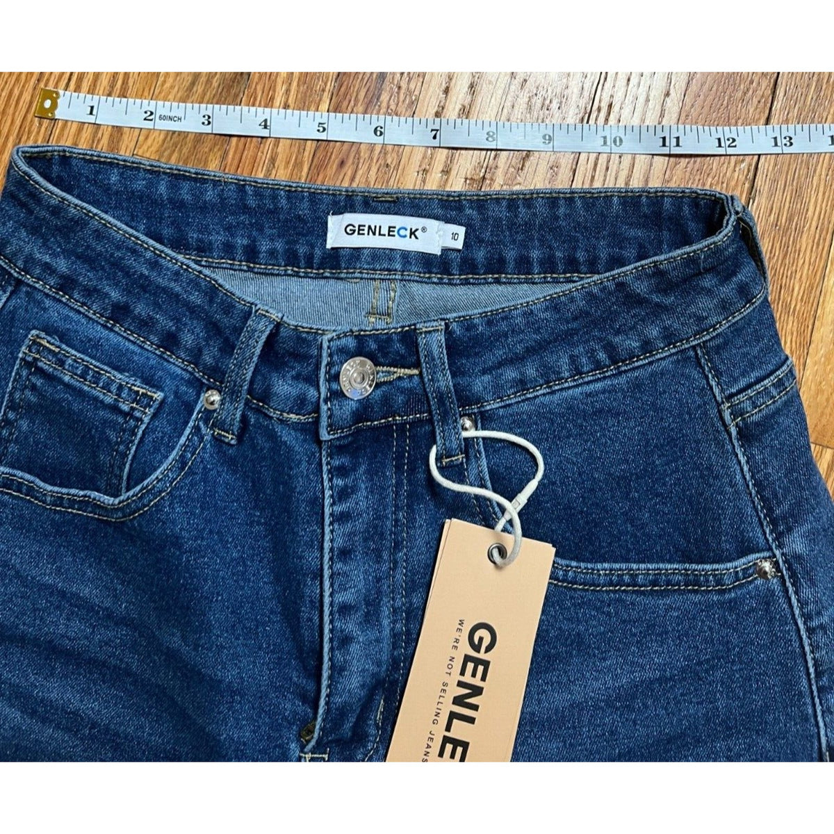 Genleck Shorts NWT Women Size 10 Light Blue Denim Zip Cut Off