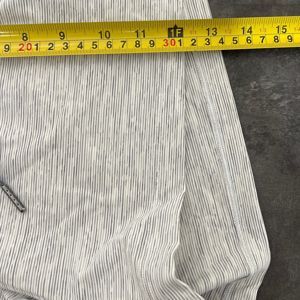 Lululemon Size 8 Nylon On the Fly MR Short 2.5" Heather Gray